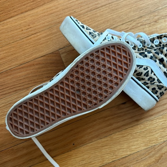 Vans high top Tan and Black cheetah Sneakers 7.5 - Picture 3 of 3